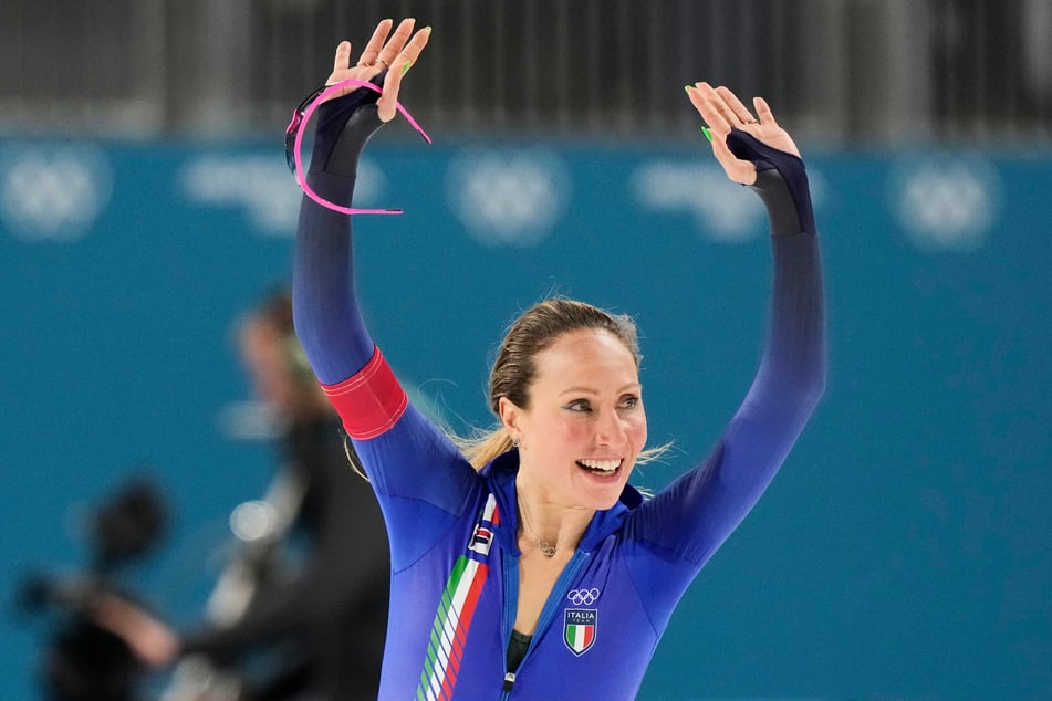 Die italienische Eisschnellläuferin Francesca Lollobrigida (35) holte sensationell das erste Gold für den Gastgeber.