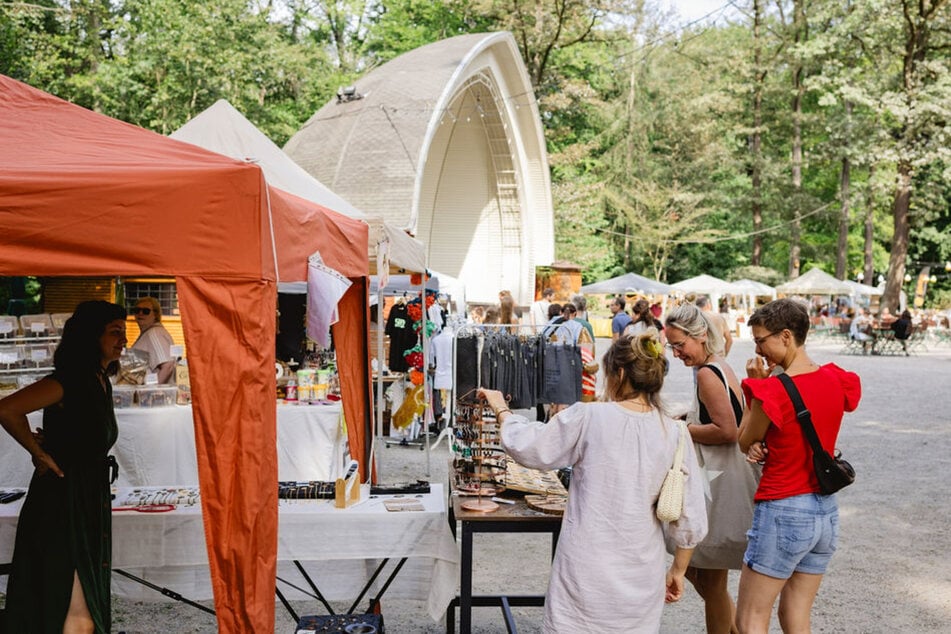 Auf dem Konzertplatz Weißer Hirsch findet ein Handmade-Markt statt.
