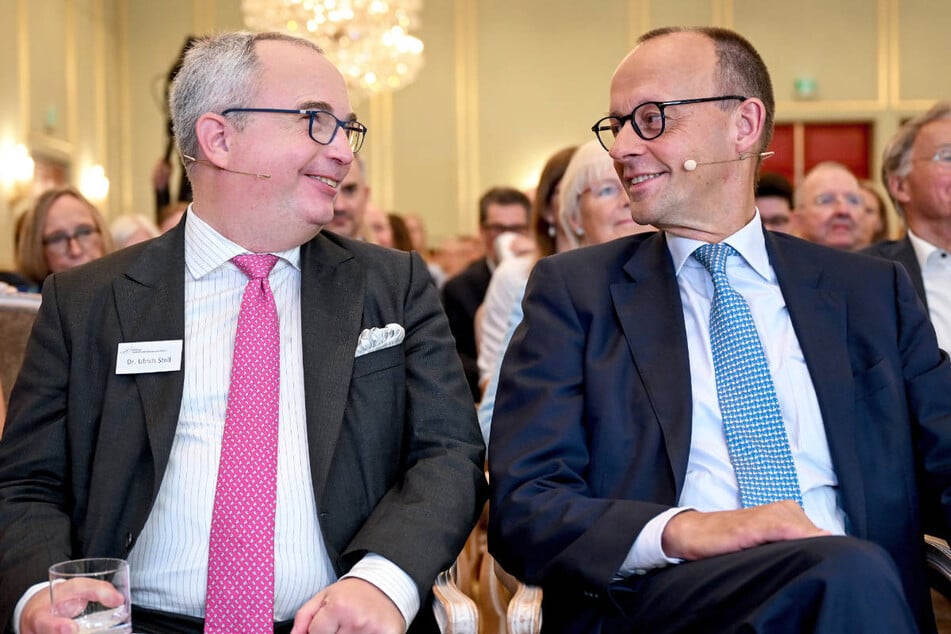 Bundeskanzler Friedrich Merz (70, r.) und Ulrich Stoll, Vorsitzender der Stiftung Familienunternehmen, bei einem Treffen im Juli 2022.