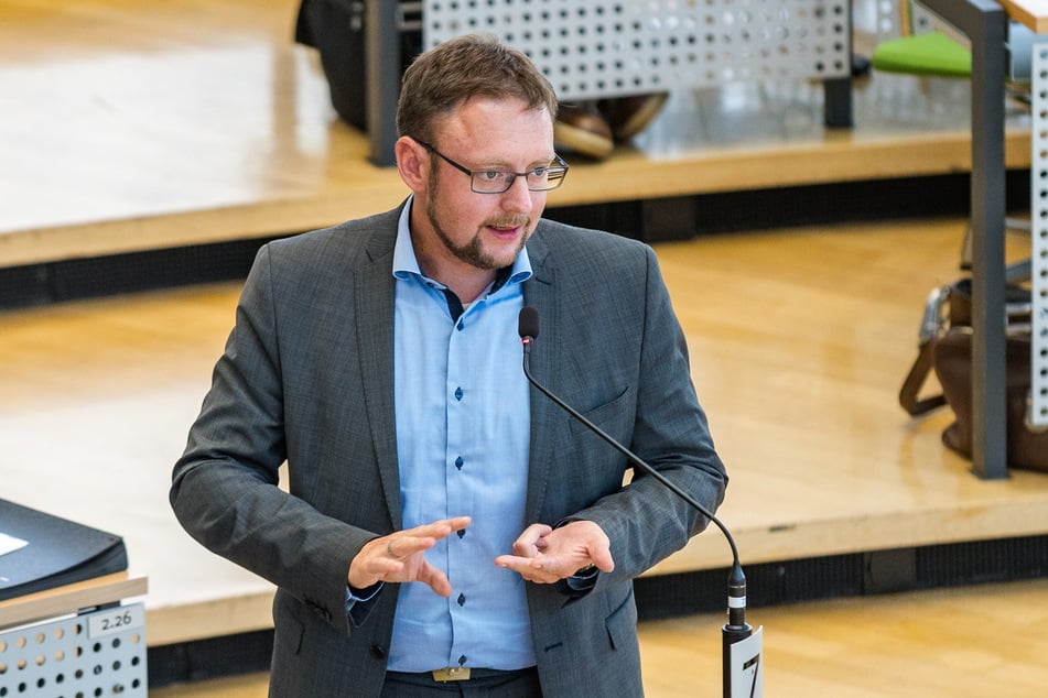 Oberbürgermeister Rolf Weigand (40, AfD) hofft auf Geld vom Freistaat, um den Neubau zu finanzieren.