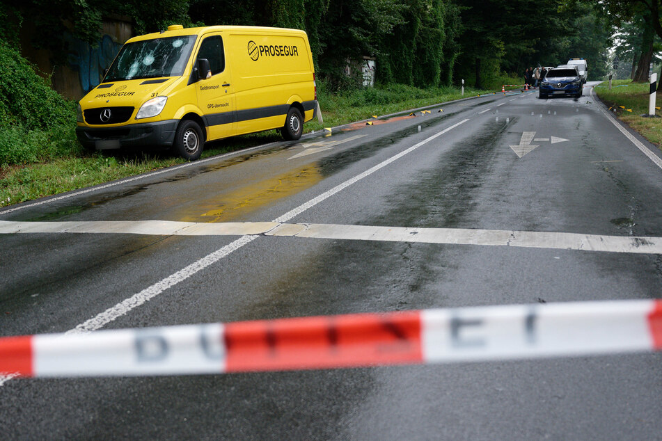 Die Räuber hatten in Köln auf offener Straße auf den Geldtransporter geschossen.