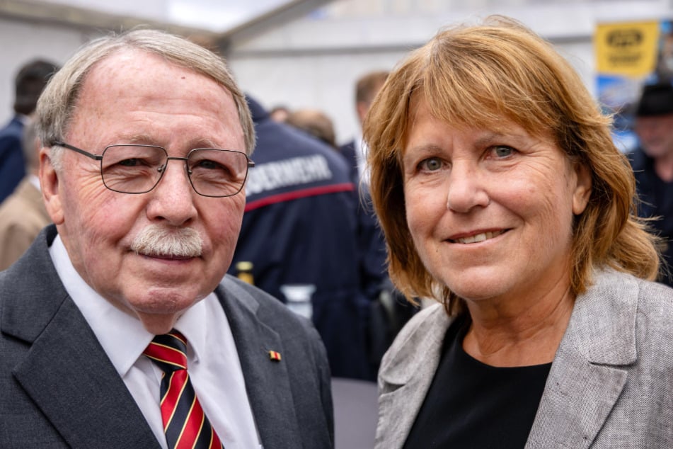 Auch die früheren Zwickauer OB Rainer Eichhorn (74, CDU) und Pia Findeiß (69, SPD) hatten in ihren Amtszeiten für eine Wiederbelebung des "Schocken" gekämpft.