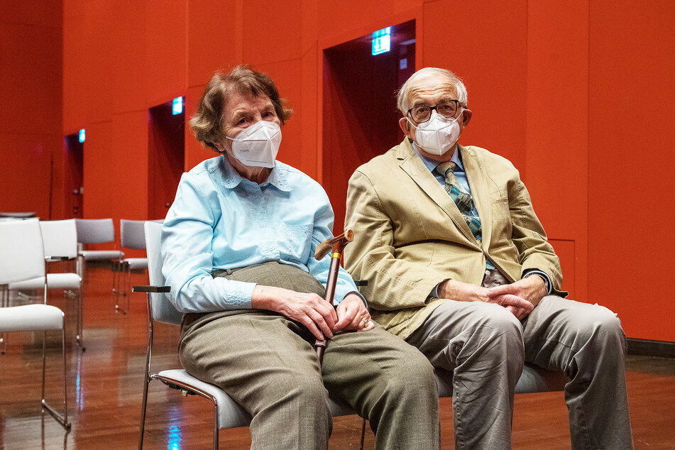 Haben endlich Zeit, auch in andere Fachgebiete reinzuhorchen: Bärbel (77) und Ulrich Carraro (78).