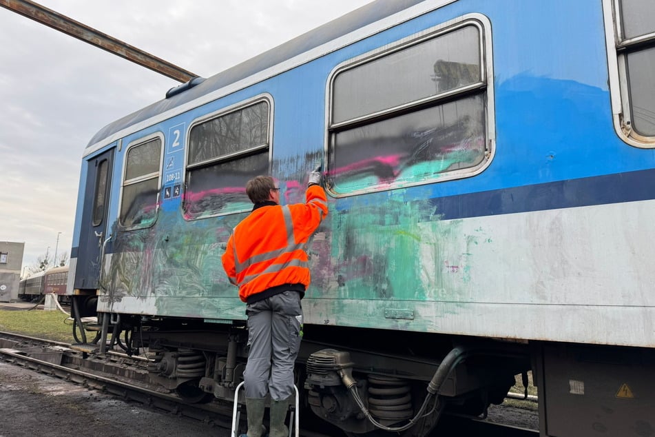 Am Wochenende mussten die Vereinsfreunde das Graffito entfernen.