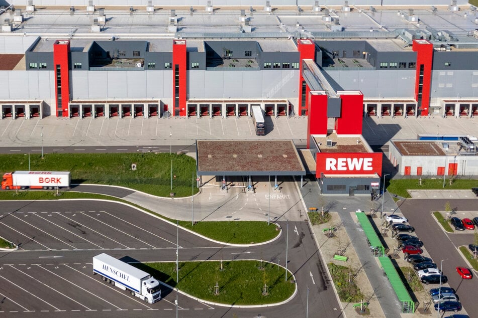 Knapp 300 Arbeitsplätze: Neues Rewe-Logistikzentrum eröffnet in Magdeburg!