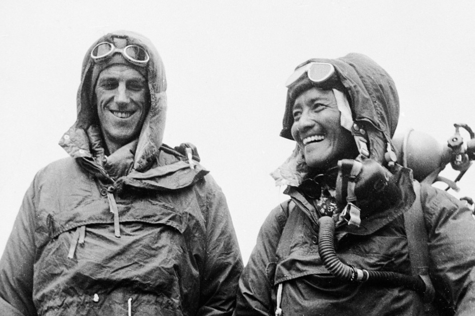 Edmund Hillary (l., 1919-2008) und Tenzing Norgay (1914-1986) erklommen als erste den höchsten Berg der Welt.