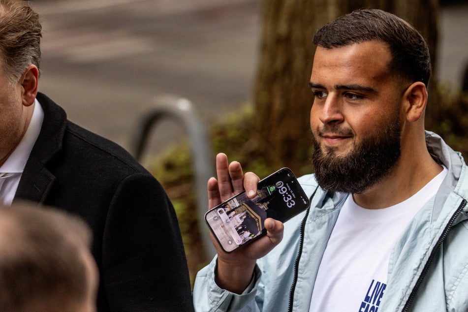 Statt eines Ordnungsgeldes bekam Fat Comedy (26) direkt Ordnungshaft: Eine Geldbuße würde den Rapper nicht davon abhalten, das Video weiterzuverbreiten.