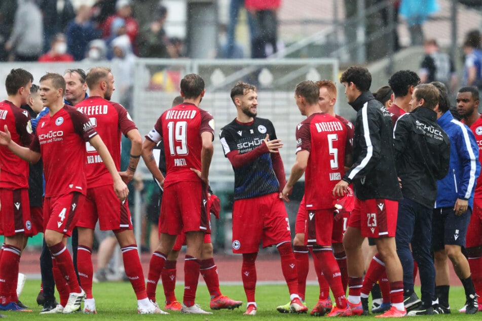 Verhaltener Jubel: Arminia Bielefeld gewann im DFB-Pokal zwar mit 6:3 bei der SpVgg Bayreuth, ließ defensiv jedoch zu viel gegen den Viertligisten zu.