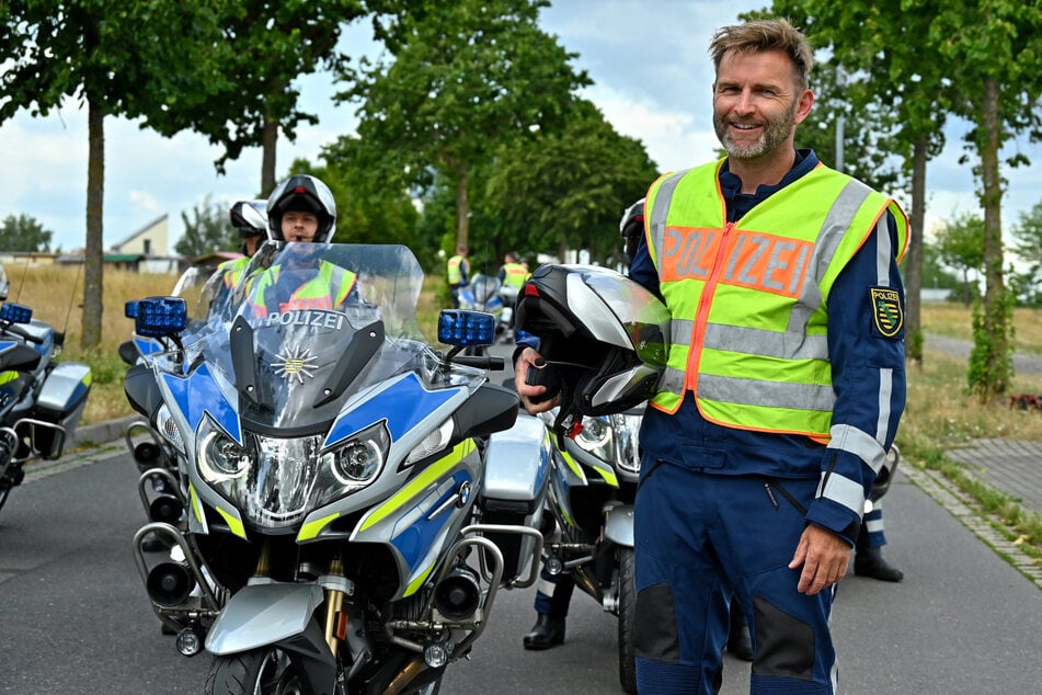 Eskortenführer ist Polizeihauptmeister Steffen Wagner (50), der schon beim Obama-Besuch 2009 die Motorrad-Staffel anführte.