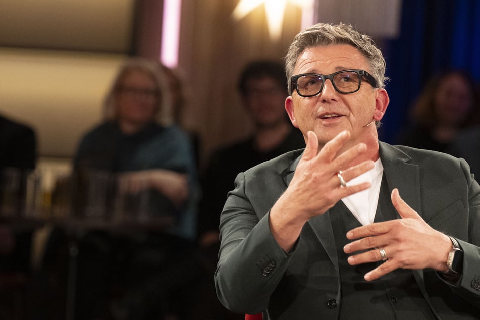 "Bergdoktor"-Star Hans Sigl (63) bekam vom Entertainer sein Fett weg.