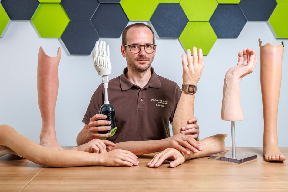 Der Dresdner Prothesen-Spezialist Christoph Braun (47) will Ende des Monats auf die Arabische Halbinsel fliegen. Ob das klappt, ist bisher offen.