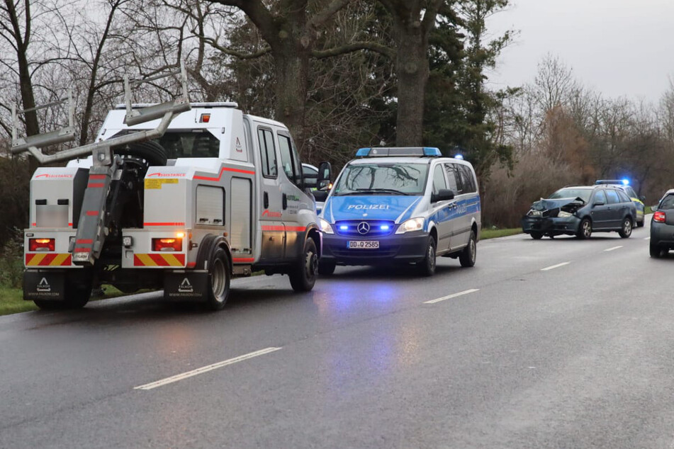 Bei einem Unfall auf der Merseburger Straße ist es am Donnerstag zu einem tätlichen Angriff auf eine Polizistin gekommen.
