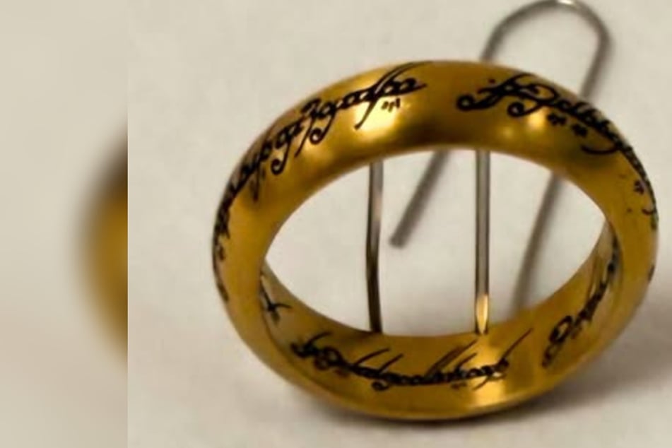 Bureau des objets trouvés recherche le propriétaire d'un anneau elfique du "Seigneur des anneaux"