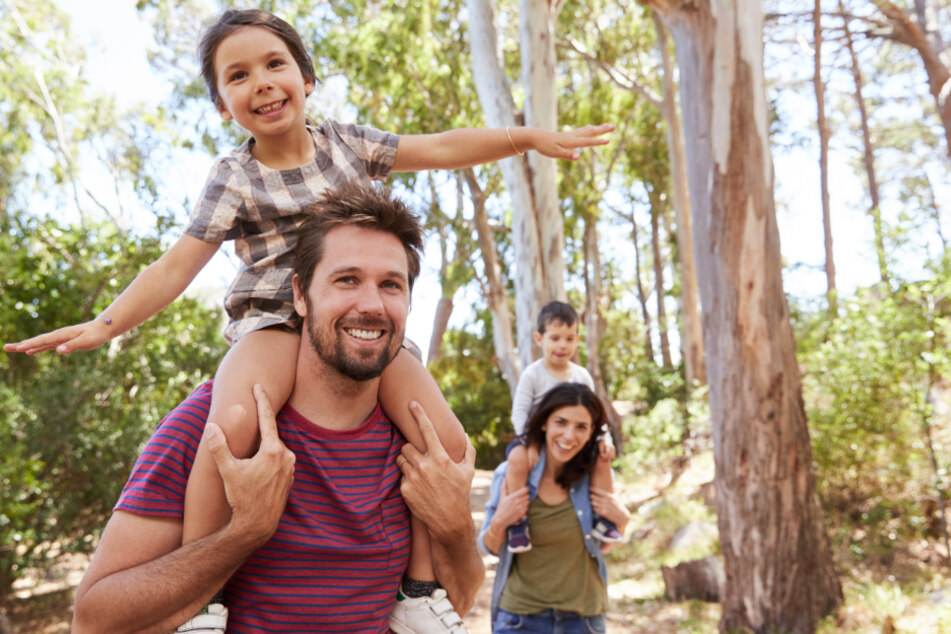 Wandern kann ein Spaß für die ganze Familie sein (Symbolbild).