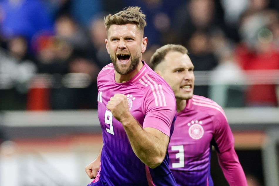 DFB-Stürmer Niclas Füllkrug (31, l.) bejubelt seinen Siegtreffer gegen die Niederlande. Nach dem Spiel hatte der Angreifer einen ganz bestimmten Wunsch.
