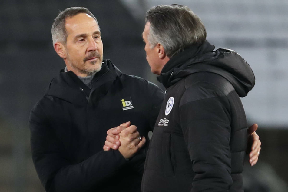 Eintracht-Coach Adi Hütter (l.) und Bielefelds Trainer Uwe Neuhaus nach dem Spiel.