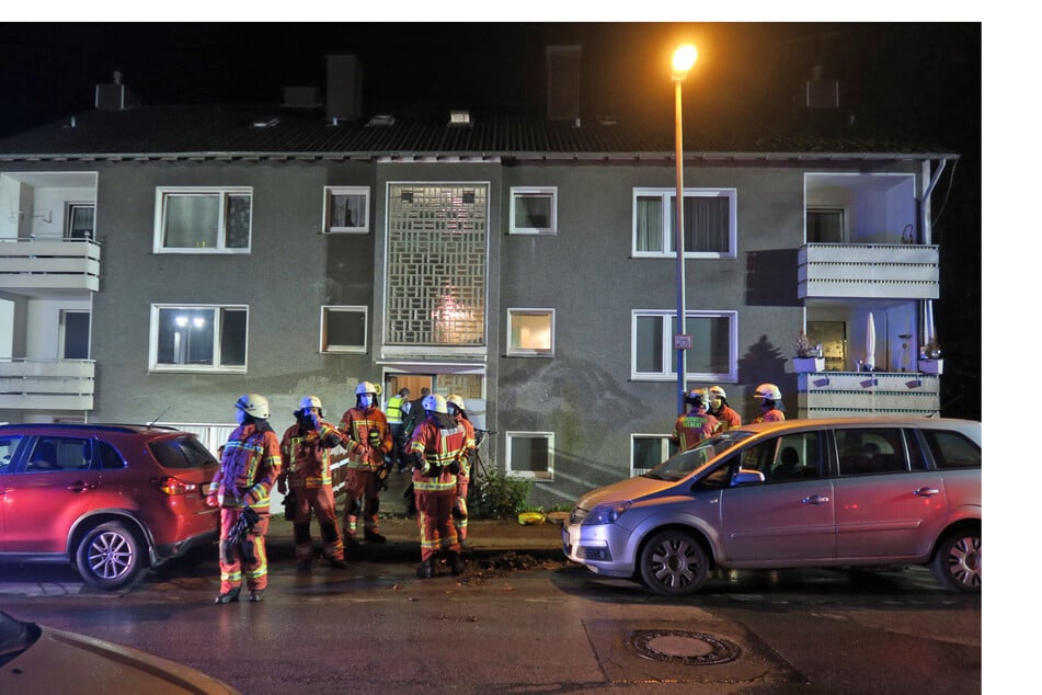 In einem Mehrfamilienhaus in Velbert ist in der Nacht ein Feuer ausgebrochen.