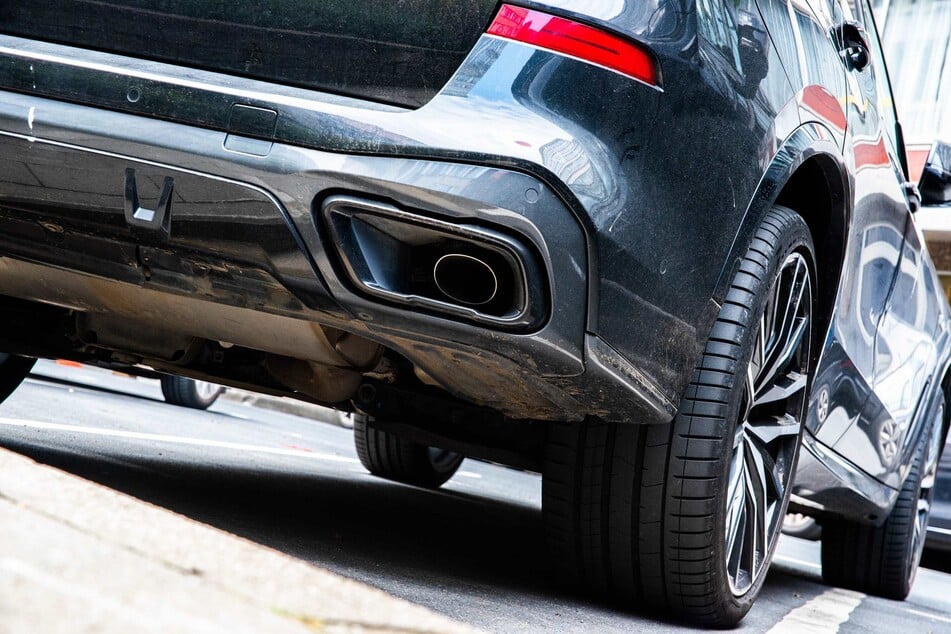 Ein Autoknacker (29) stellte sich auf der Rückbank eines Autos schlafend. (Symbolfoto)