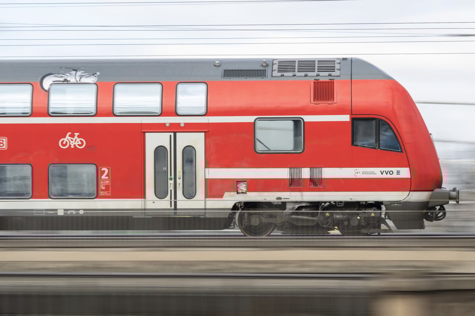 Schwarzfahrer schlägt Zugbegleiter tot! Gewerkschaft ruft zu Schweigeminute auf