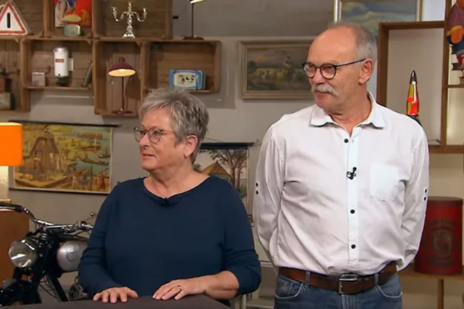 Das Verkäufer-Ehepaar Martina und Karl will bei "Bares für Rares" ein ungeliebtes Erbstück loswerden.
