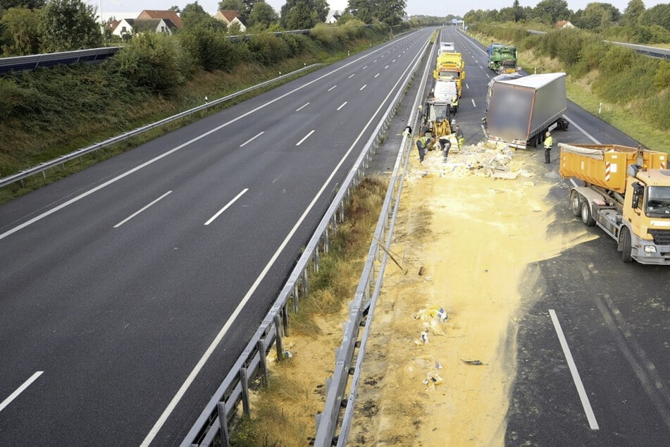 Unfall A1: A1 nach Unfall komplett gesperrt: Chemikalie sorgt für Gesundheitsgefahr