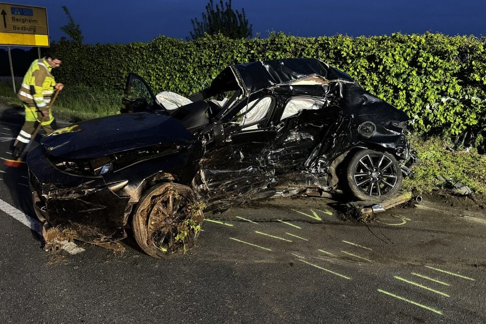 Das Auto des 23-Jährigen wurde bei dem Zusammenstoß völlig zerstört.
