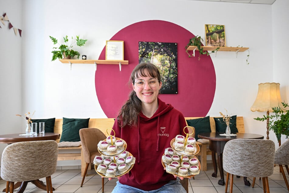 Nachhaltigkeit ist in dem Café besonders wichtig: "Alle Möbel, außer die selbst gebauten Holzmöbel, haben wir bei 'Kleinanzeigen' gekauft", erklärt Inhaberin Bettina Zimmermann (28).