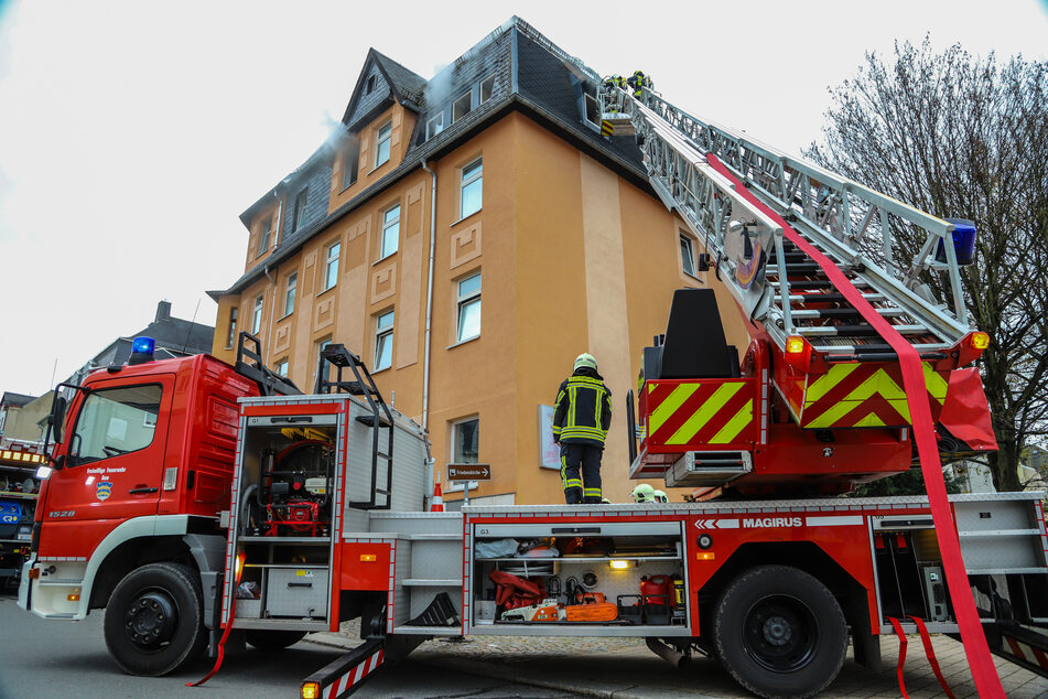 Feuerwehreinsatz in Aue: In der Lindenstraße brannte es in einer Wohnung.