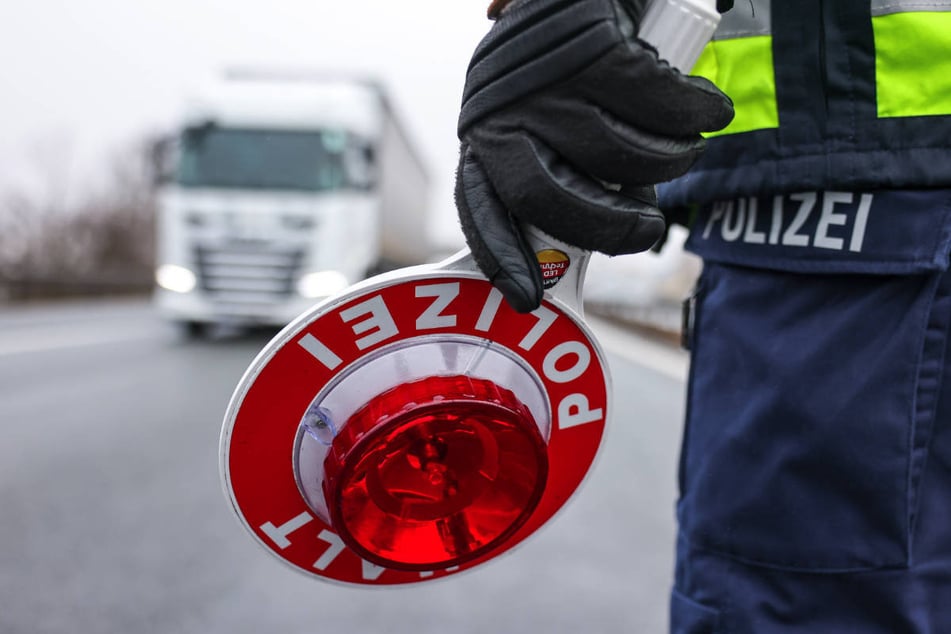 Beamte der Brandenburger Verkehrspolizei haben bei einer Kontrolle auf der A10 eine böse Überraschung erlebt. (Symbolfoto)