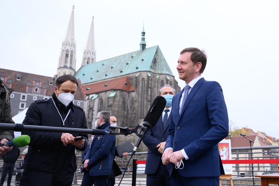 Ministerpräsident Michael Kretschmer (45, CDU) warnt, dass man sich gerade an den Osterfeiertagen vor Corona-Ansteckungen schützen müsse.