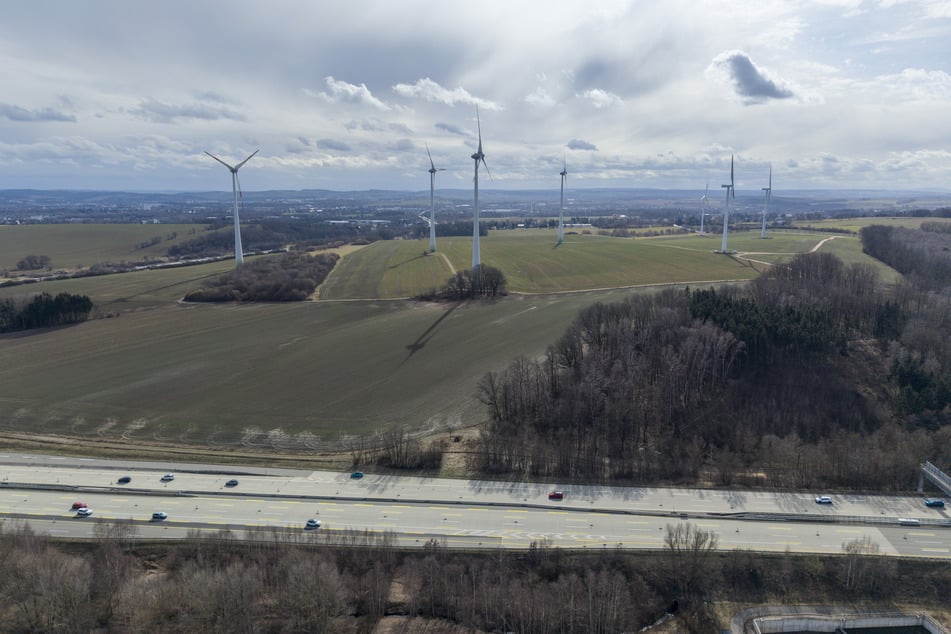 Am Rabensteiner Galgenberg drehen sich bereits sieben Windräder.