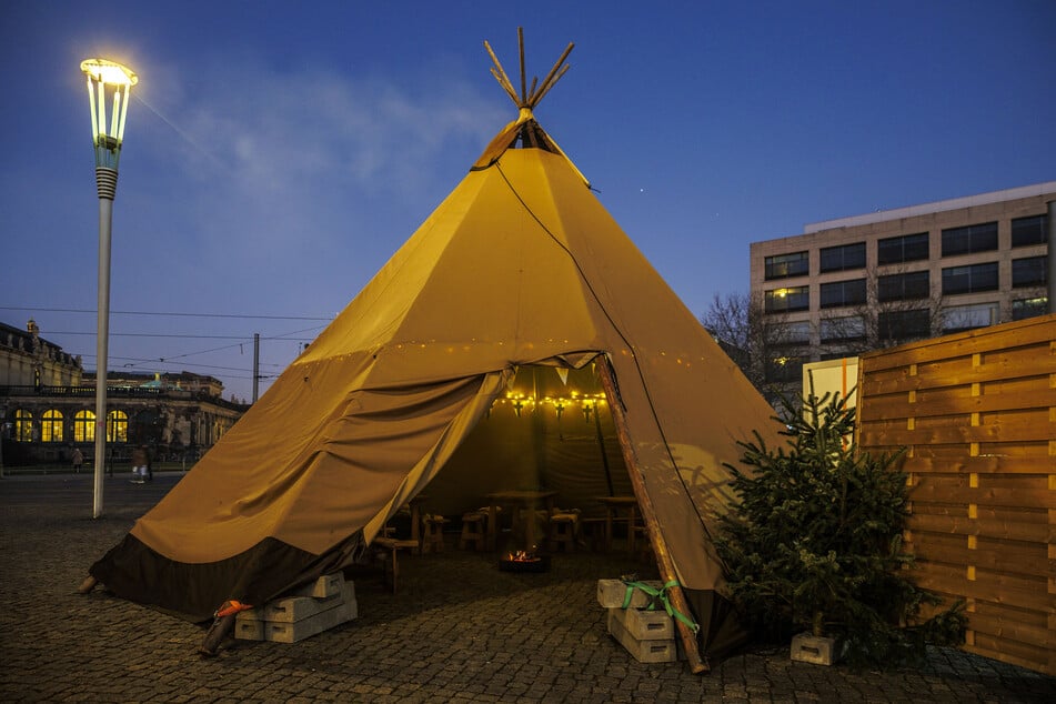 Ein gemütliches Tipi mit Feuerschale lädt zum Verweilen ein.