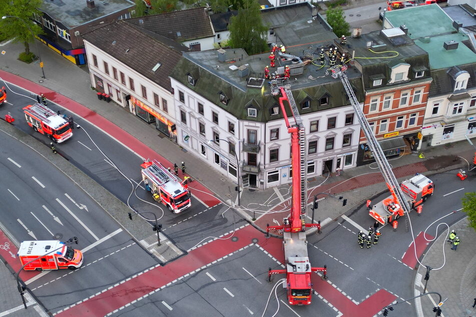 Seit mehreren Stunden läuft der Großeinsatz der Feuerwehr in Hamburg Bergedorf.