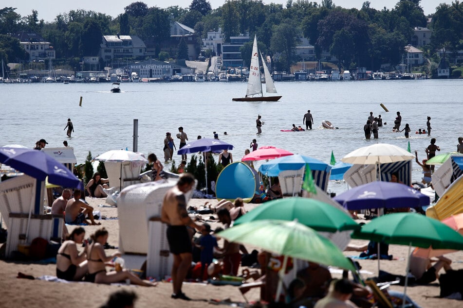 Auch das Strandbad Wannsee bot Badegästen Abkühlung bei heißem Wetter. (Archivbild)