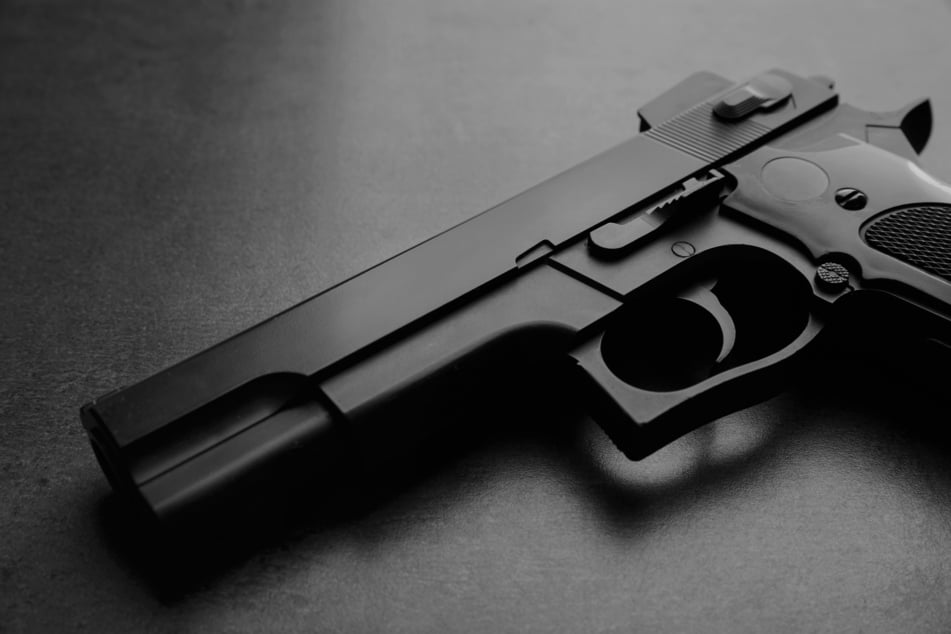 Nach einem Schuss auf einen 23-Jährigen in Düsseldorf ist die Tatwaffe verschwunden. (Symbolbild)
