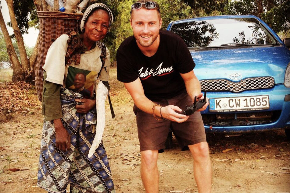 Charles will das Leben der Menschen in Afrika verbessern. Er hofft auf Spendengeld für ein Energieprojekt, dass er mit Instagram-Followern sammeln kann.