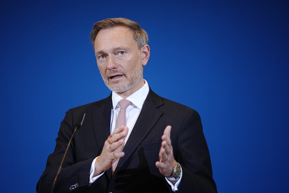 Finanzminister Christian Lindner (44, FDP) hat sich für eine Absenkung der Leistungen für Migranten ausgesprochen. (Archivbild)