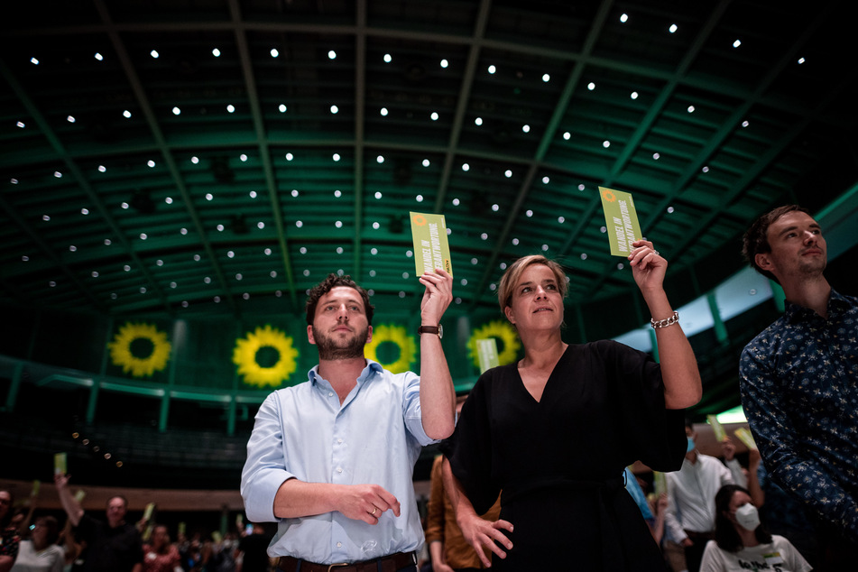Mona Neubaur (44) und Felix Banaszak (32) geben ihren Posten als Landesvorstand der Grünen in NRW ab.