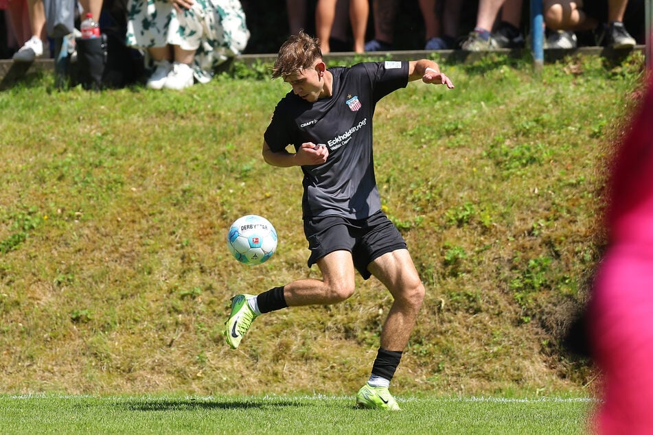 FSV-Neuzugang Lennert Möbius (22) stand am Testspiel-Wochenende für die Schwäne auf dem Rasen.