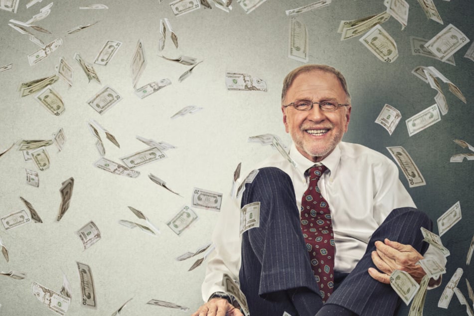 Von einer Sekunde auf die andere, schwamm der Mann im Geld (Symbolbild).