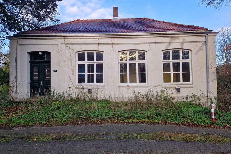 Der Verein "Museum Elbinsel Wilhelmsburg (MEW)" hofft, dass auch das Nebengebäude noch saniert wird.