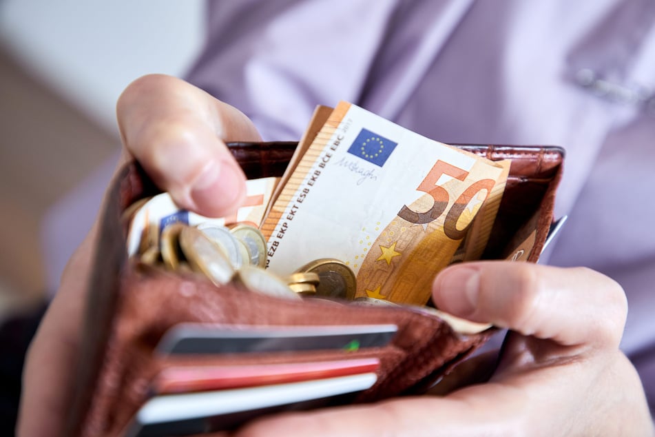 In den Geldbörsen befanden sich insgesamt mehrere Hundert Euro. (Symbolfoto)