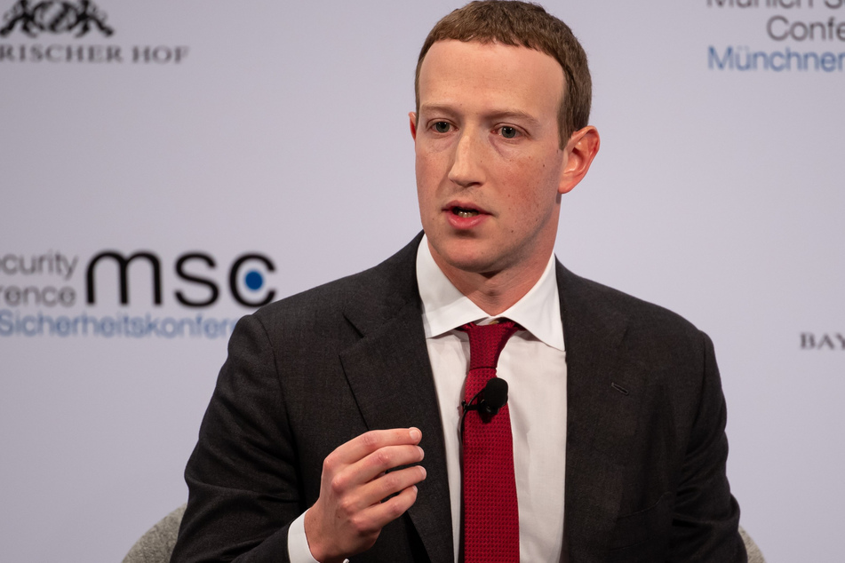 Mark Zuckerberg verteidigt sein Unternehmen. Er sieht die Handlungen als "fair" an.