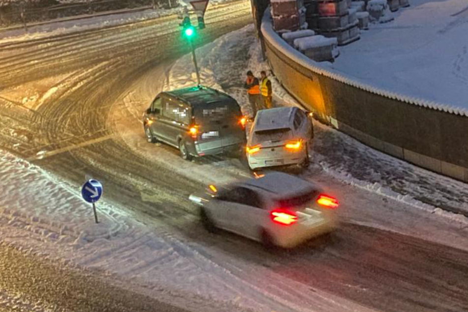 Die schneeglatten Straßen sorgten im Freistaat für zahlreiche kleinere und größere Unfälle.