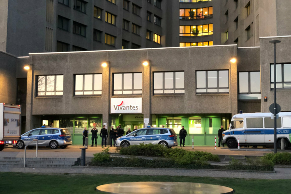 Mutter von Clan-Chef tot? Mitglieder halten Polizei nach Chaos-Nacht weiter in Atem