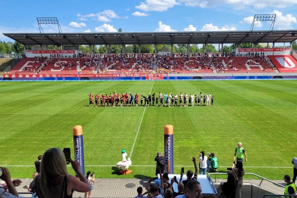 Den ersten Test des Tages absolviert die SGD gegen den FSV Zwickau.