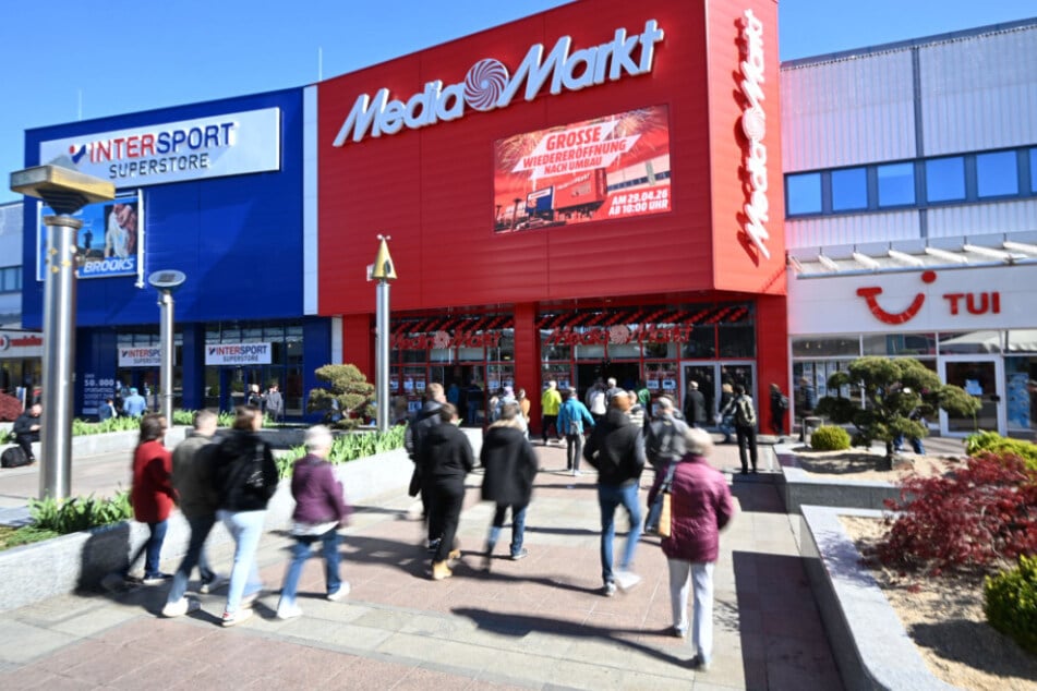 Spannende Angebote locken zahlreiche Kunden in den umgestalteten MediaMarkt im Chemnitz Center.