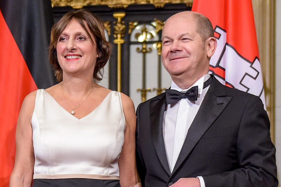 Olaf Scholz (63, SPD) ist mit der aktuellen brandenburgischen Bildungsministerin Britta Ernst (60, SPD) verheiratet.