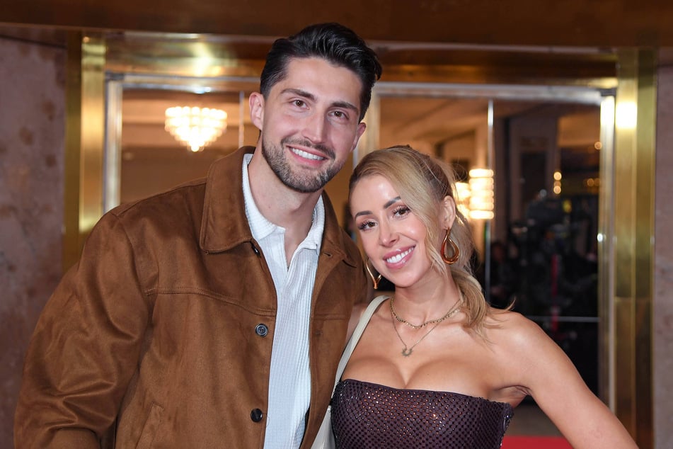 Mit Denise Hersing (29) ist Lorik seit viereinhalb Jahren zusammen.