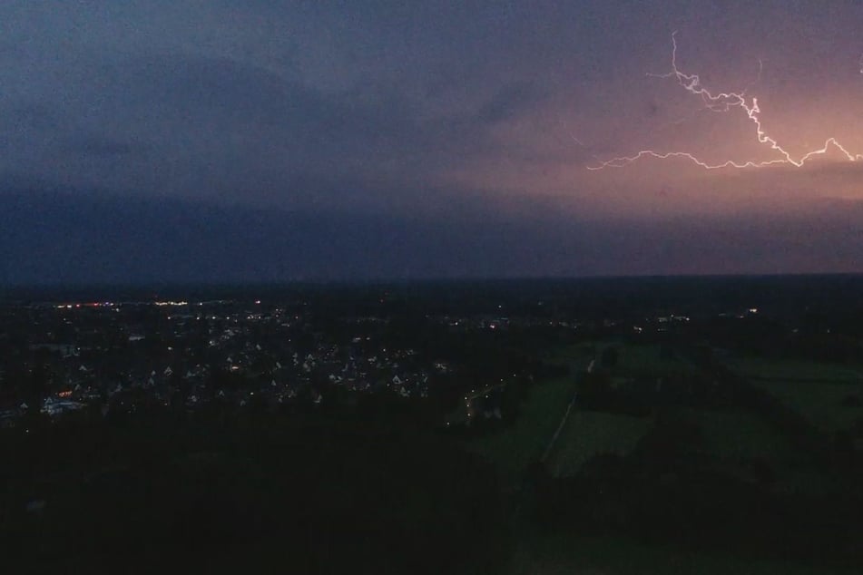 Mehrere tausend Blitze erhellten den Horizont am Dienstagabend im Norden.